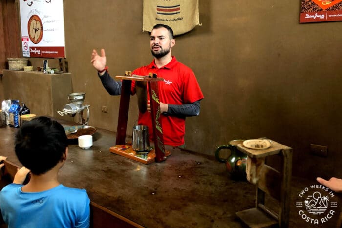 a guide showing how a costa rican chorreador works